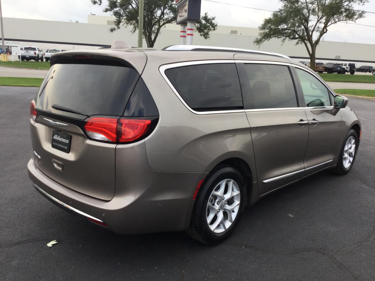 Chrysler Pacifica Touring L FWD 2018