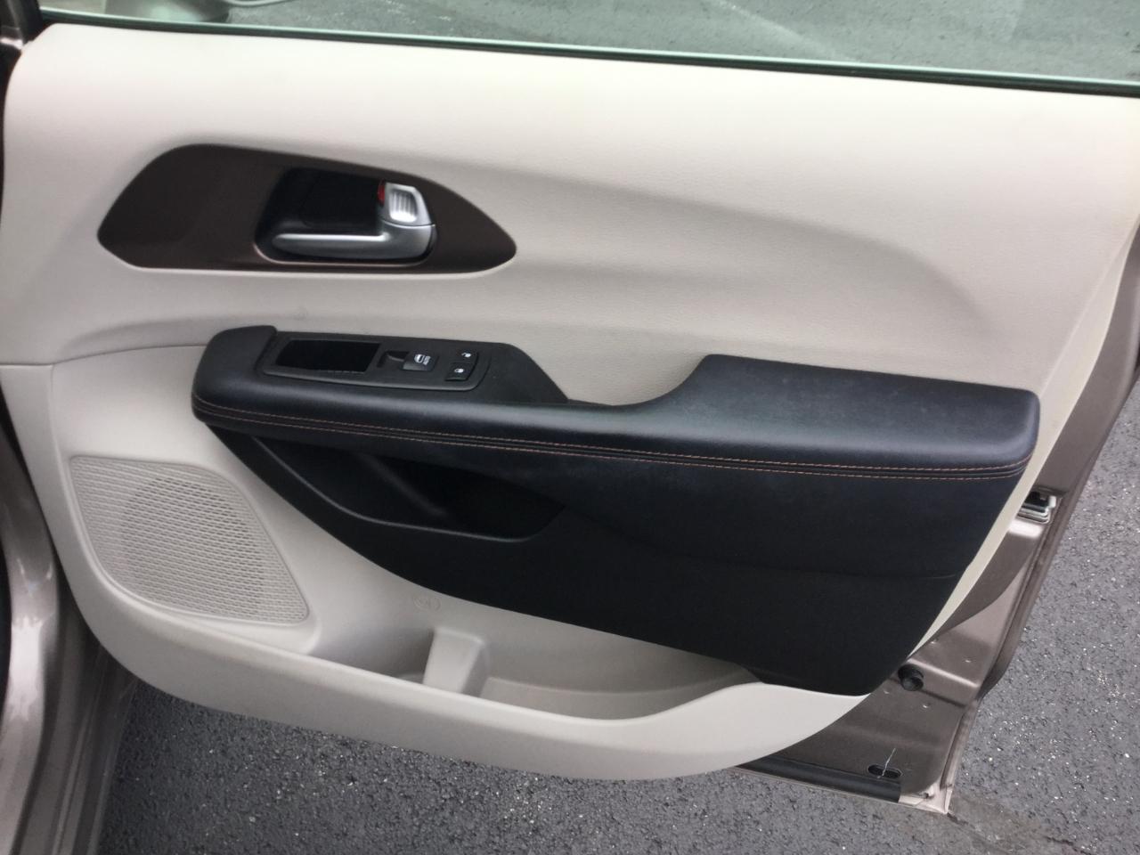 Chrysler Pacifica Touring L FWD 2018