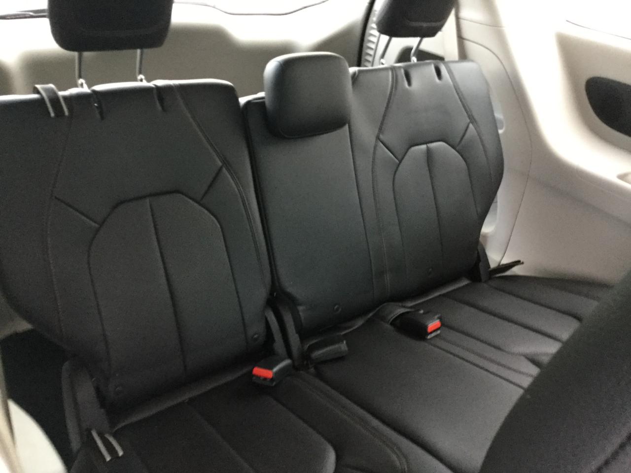 Chrysler Pacifica Touring L FWD 2018