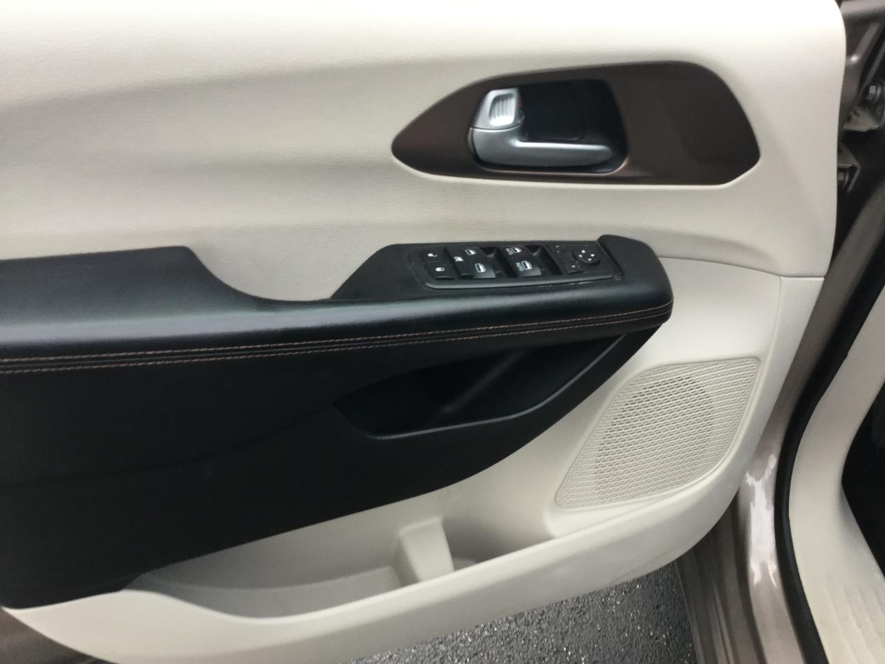 Chrysler Pacifica Touring L FWD 2018
