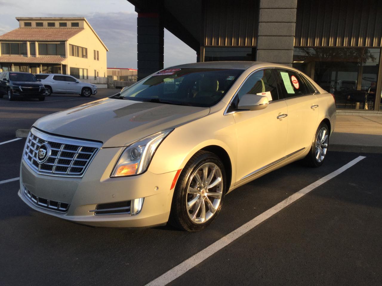 Cadillac XTS 4dr Sdn Luxury FWD 2014