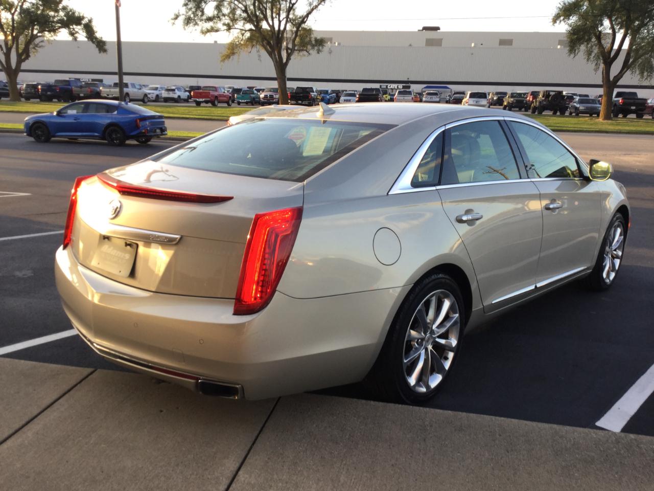 Cadillac XTS 4dr Sdn Luxury FWD 2014