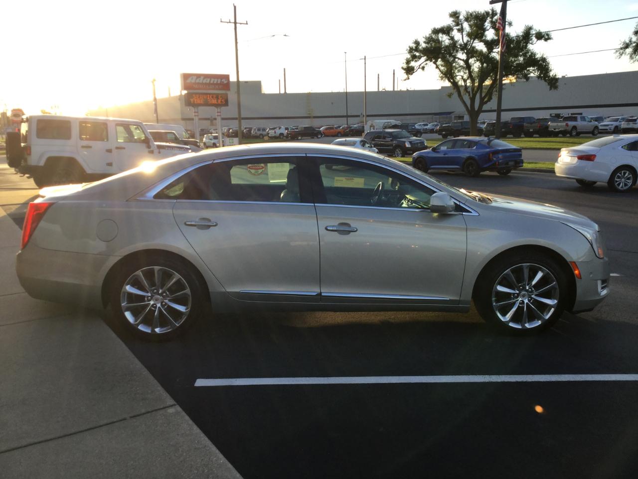 Cadillac XTS 4dr Sdn Luxury FWD 2014