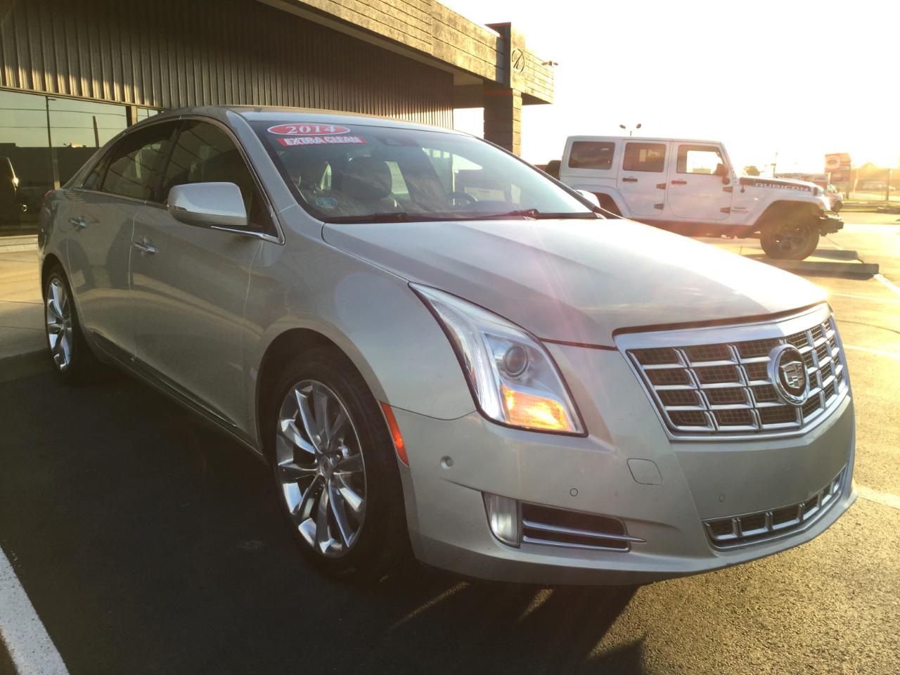 Cadillac XTS 4dr Sdn Luxury FWD 2014