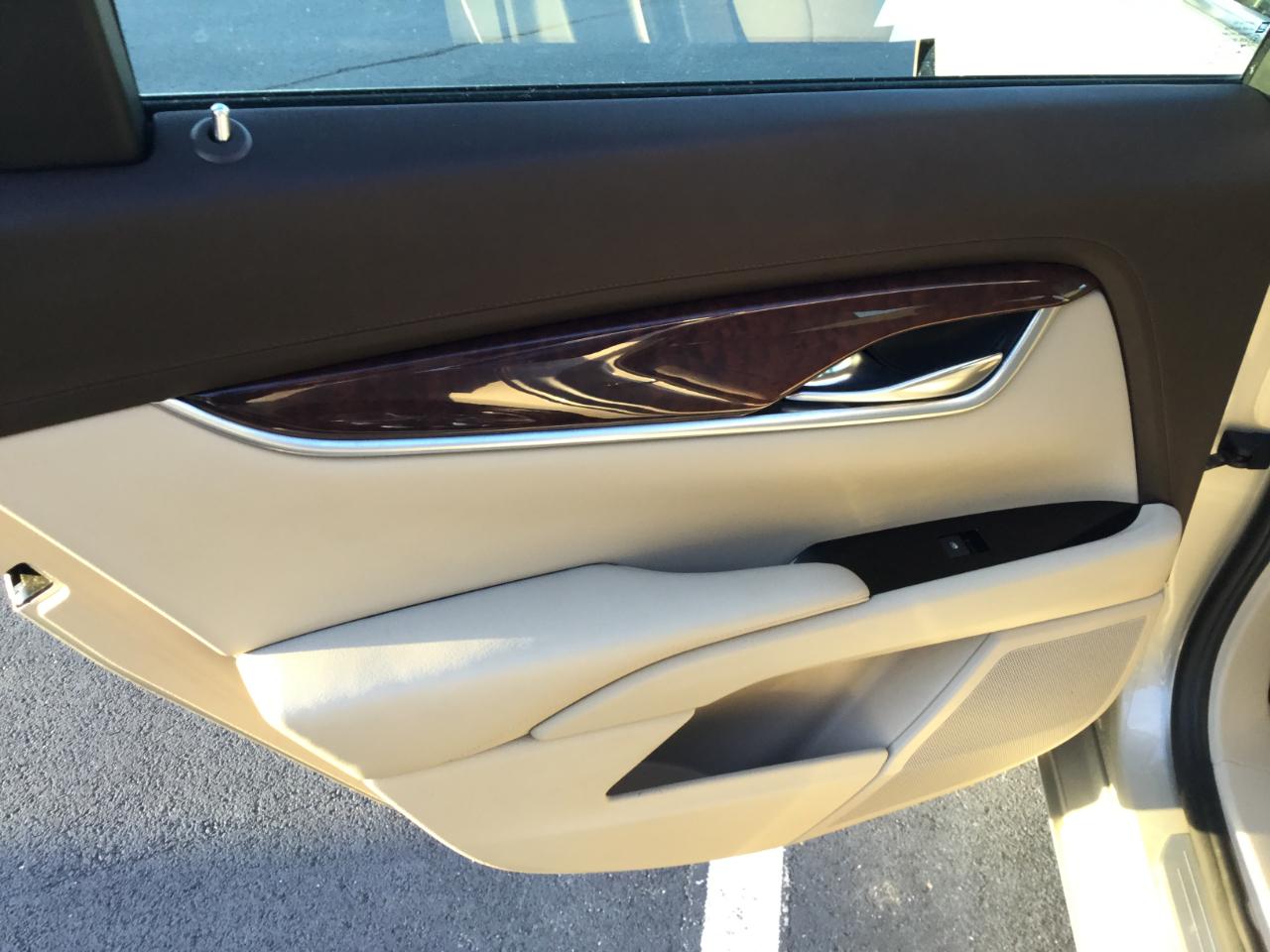 Cadillac XTS 4dr Sdn Luxury FWD 2014