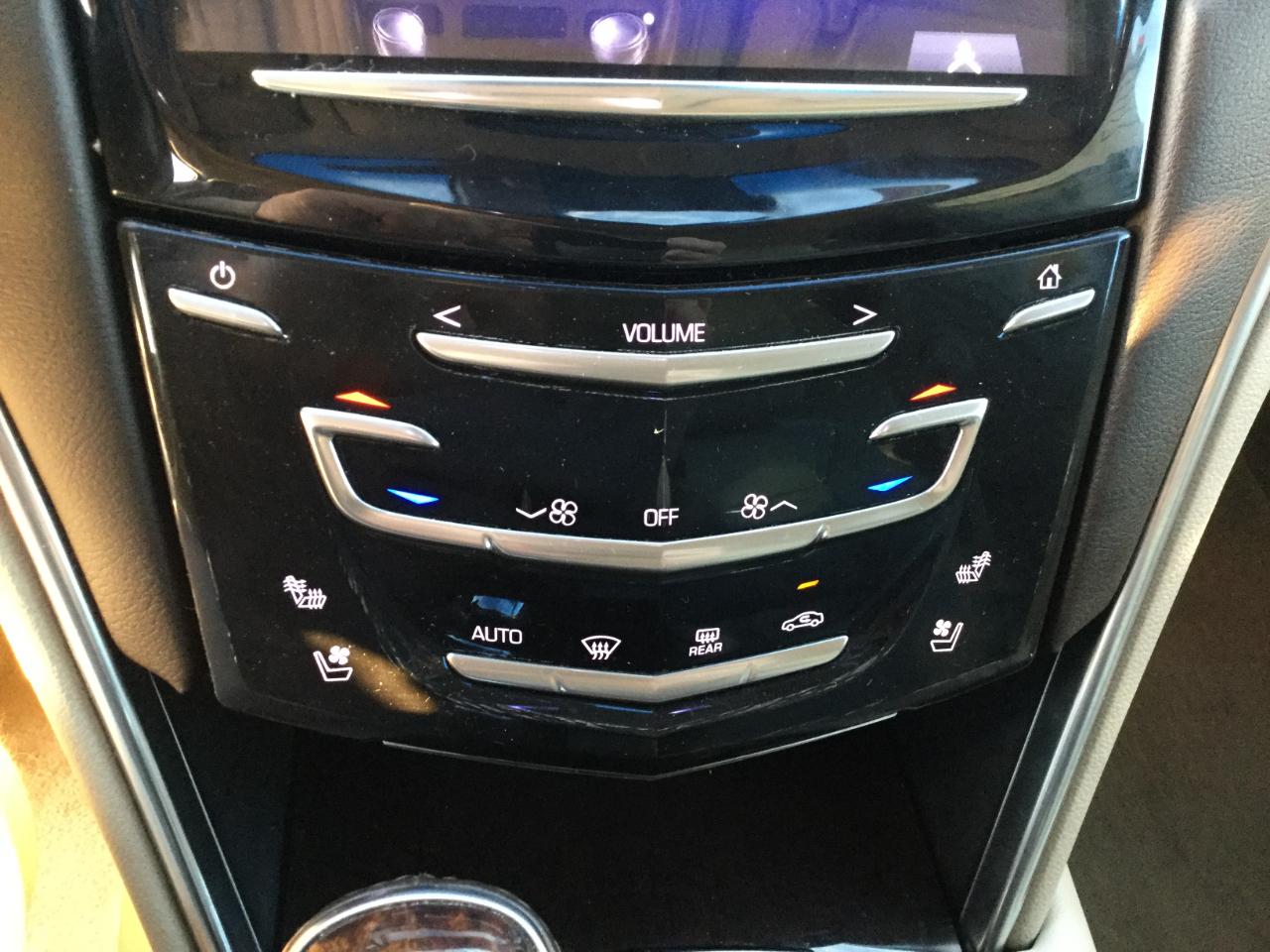 Cadillac XTS 4dr Sdn Luxury FWD 2014