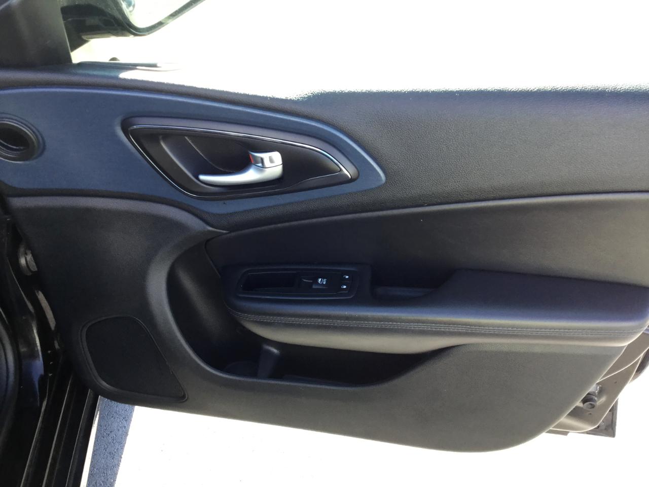 Chrysler 200 200S FWD 2017