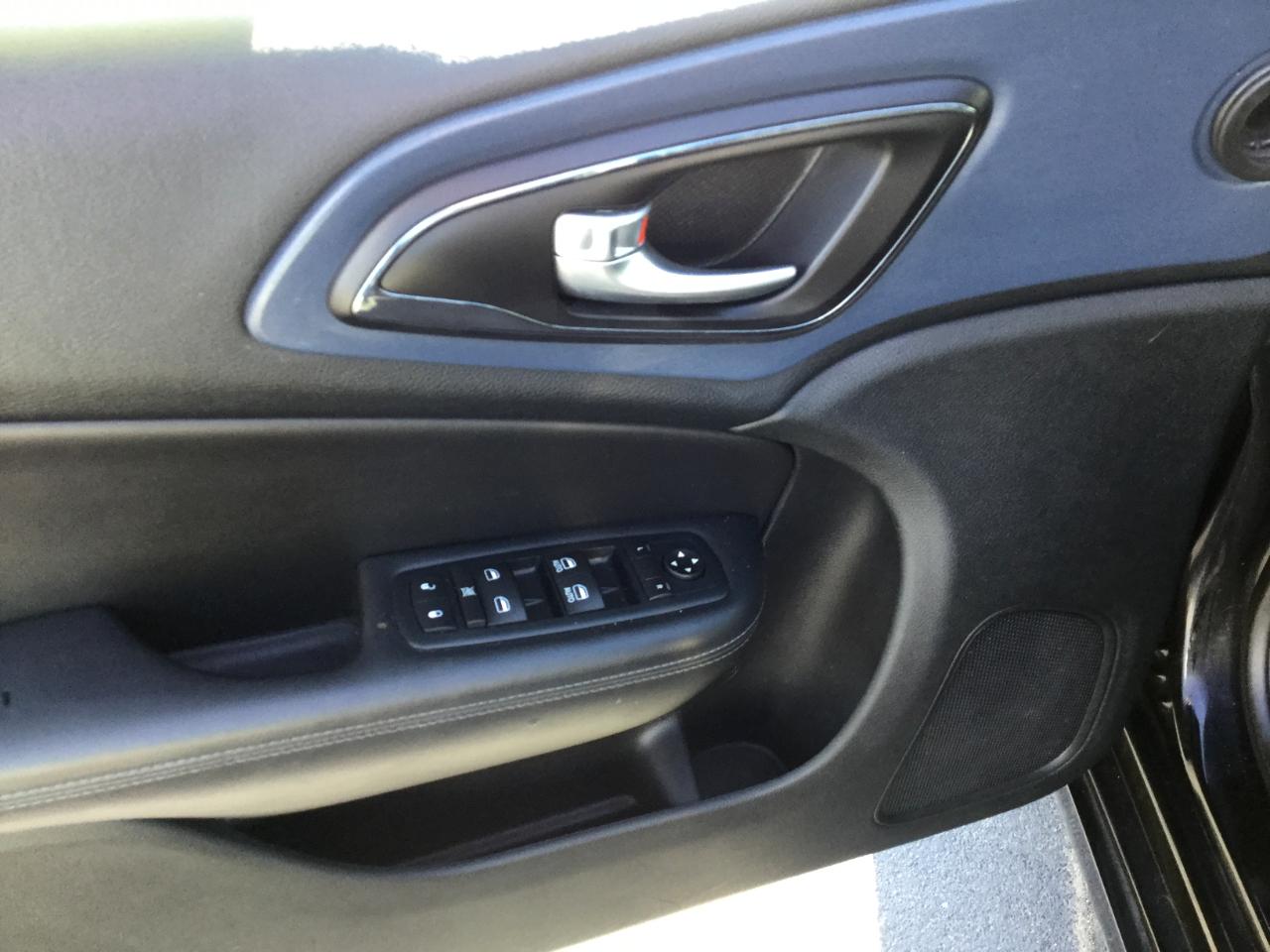 Chrysler 200 200S FWD 2017