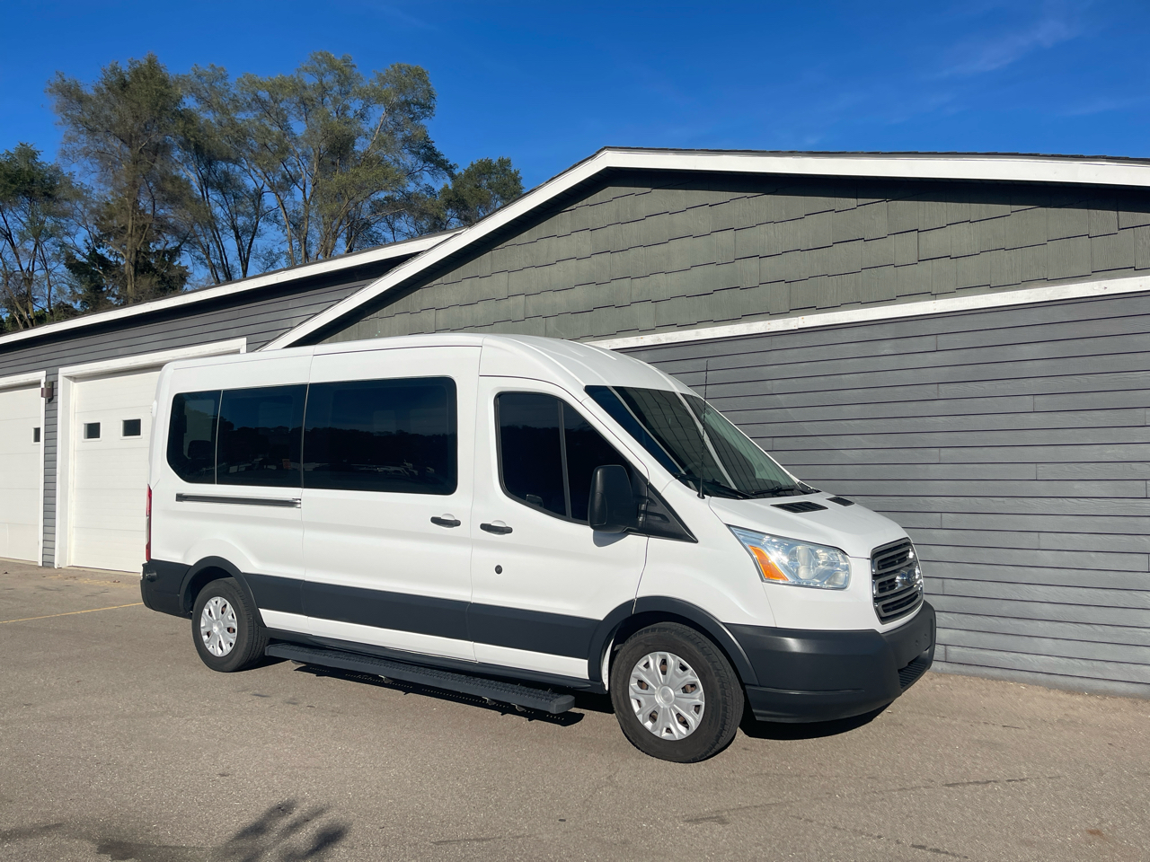 2016 Ford Transit Passenger XL photo 2