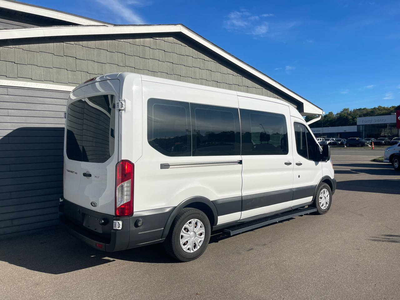 2016 Ford Transit Passenger XL photo 4