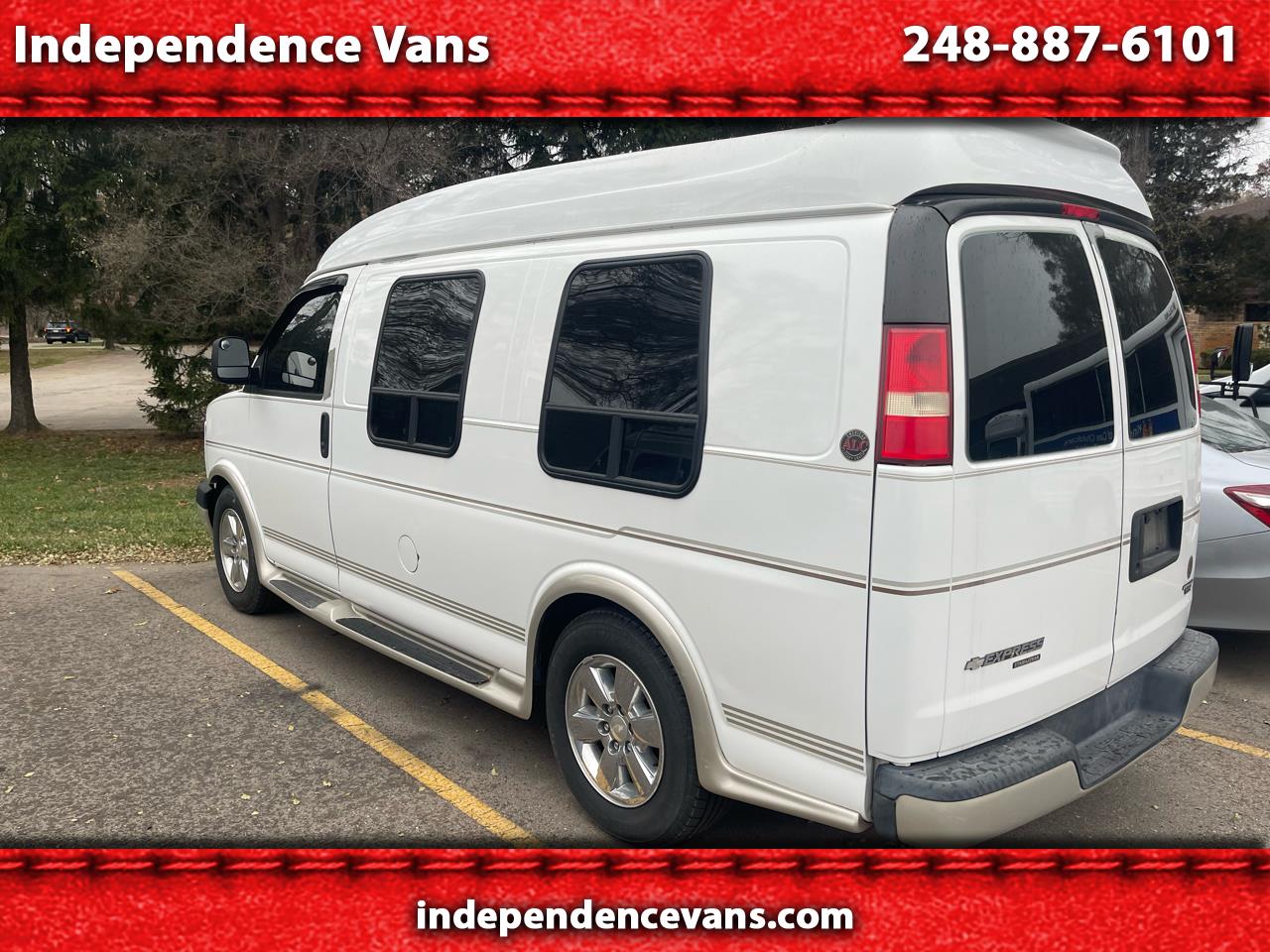 2011 Chevrolet Express Cargo Van RWD 1500 135"