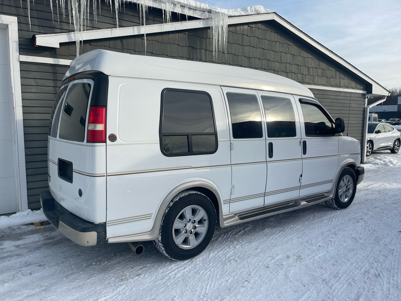 Chevrolet Express Passenger 1500 135" WB RWD 2011