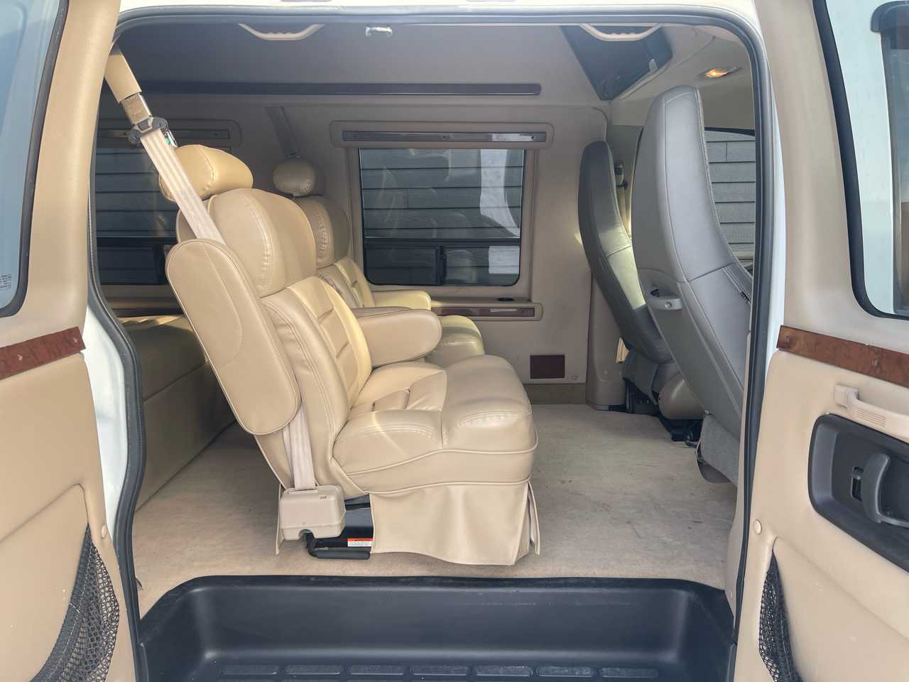 Chevrolet Express Passenger 1500 135" WB RWD 2011