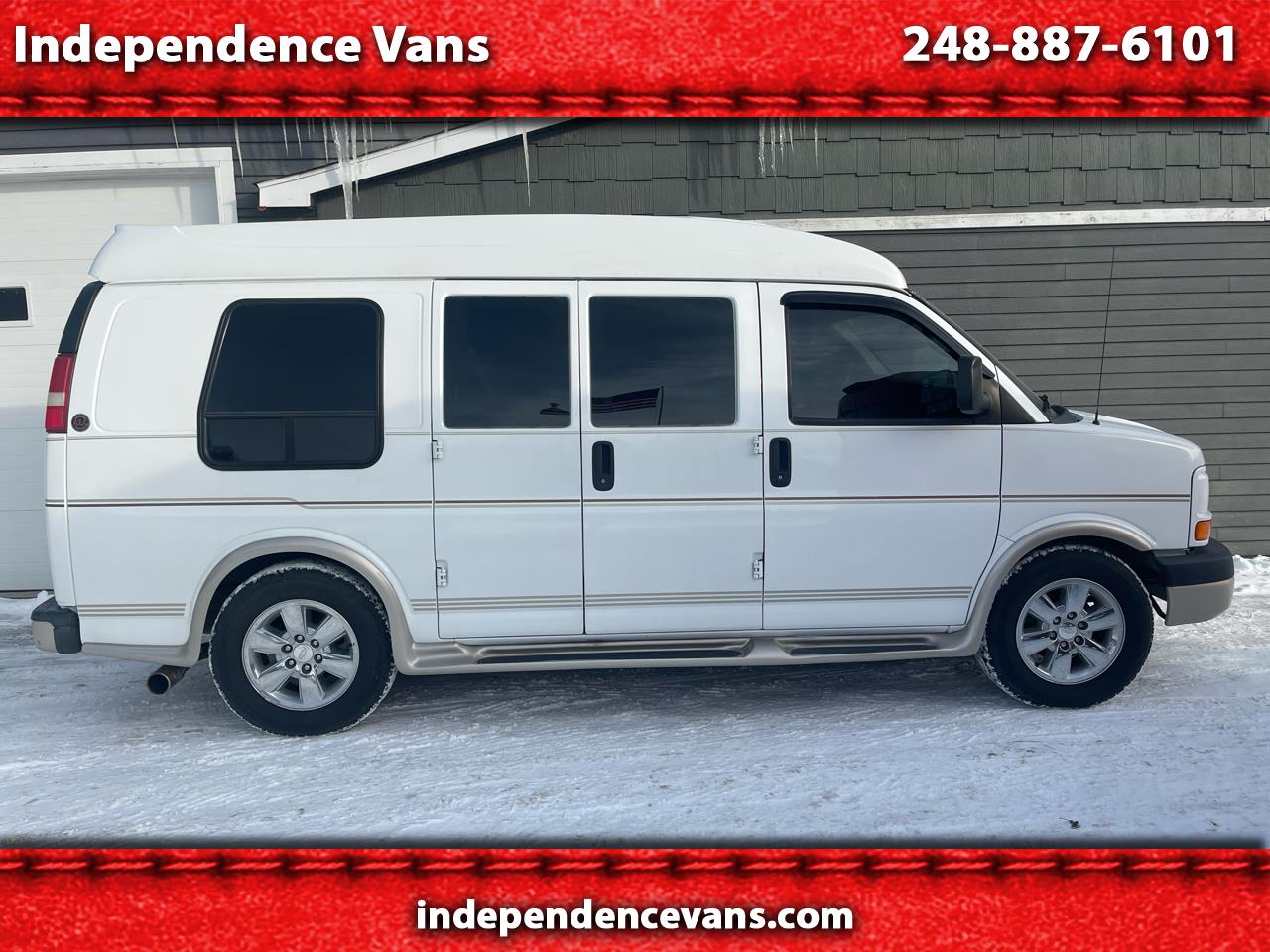 2011 Chevrolet Express Passenger 1500 135" WB RWD