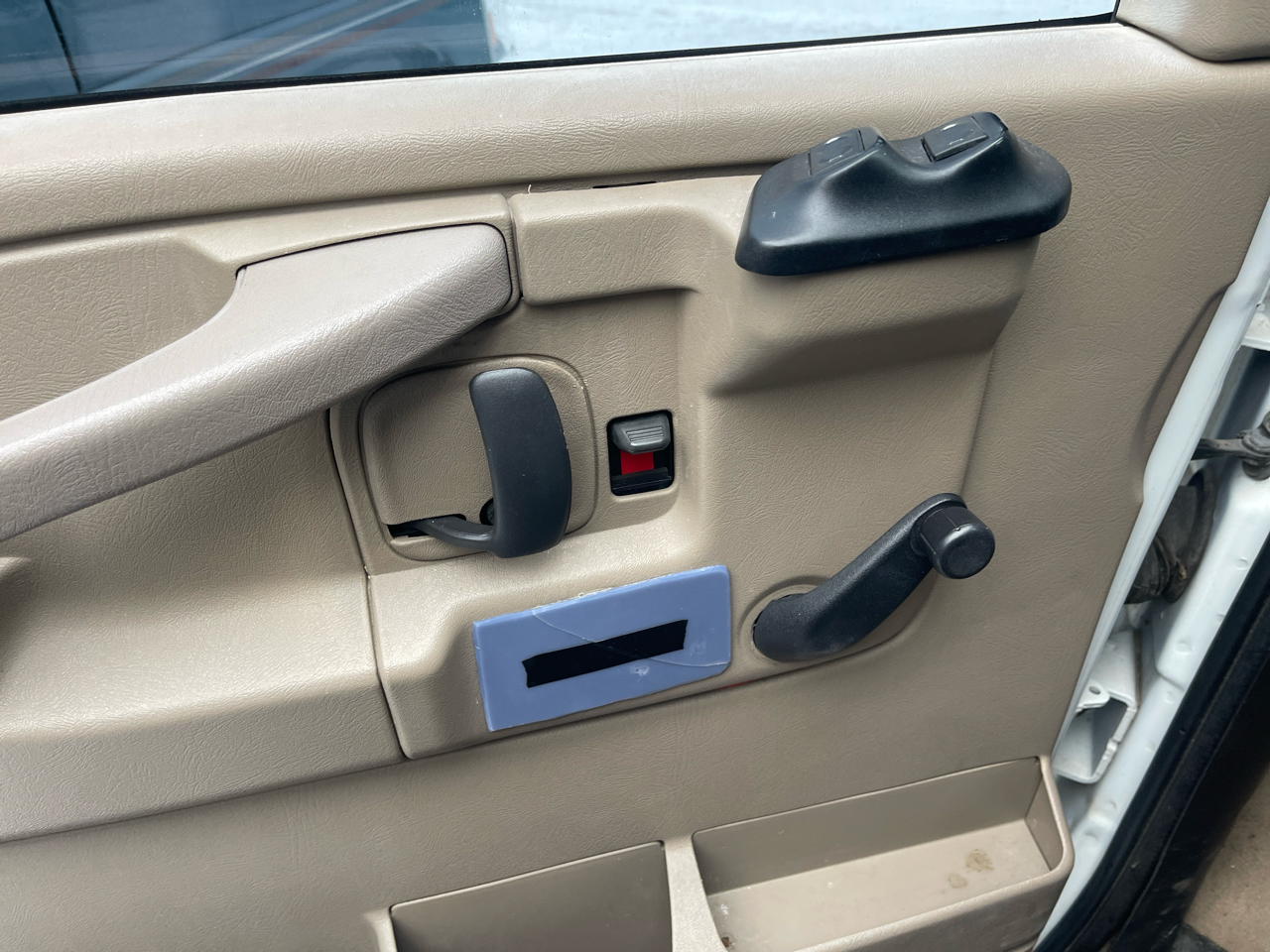 Chevrolet Express Passenger 1500 135" WB RWD 2011