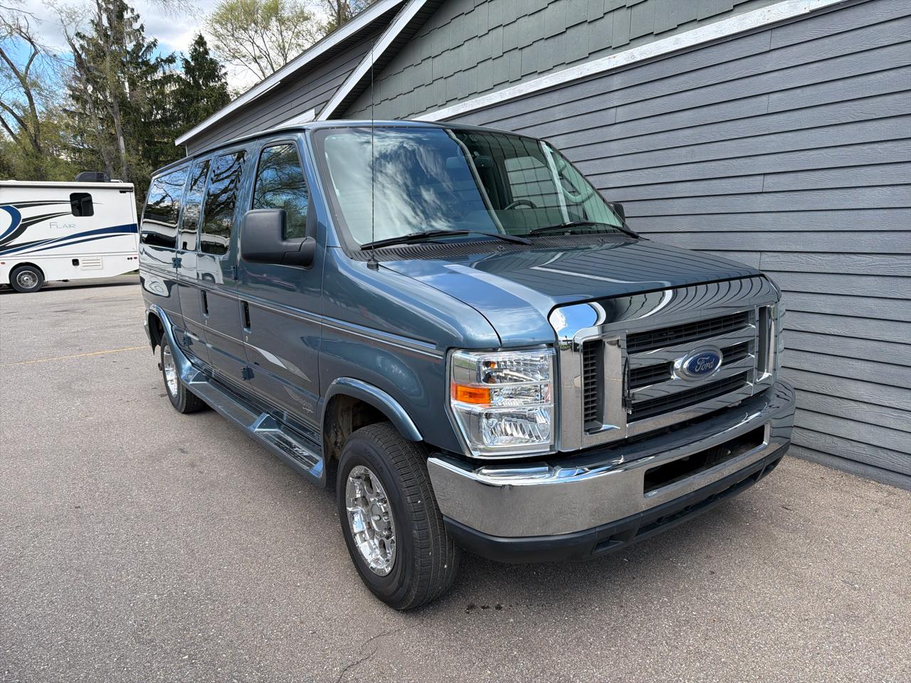 Ford E-Series Passenger Van  2014