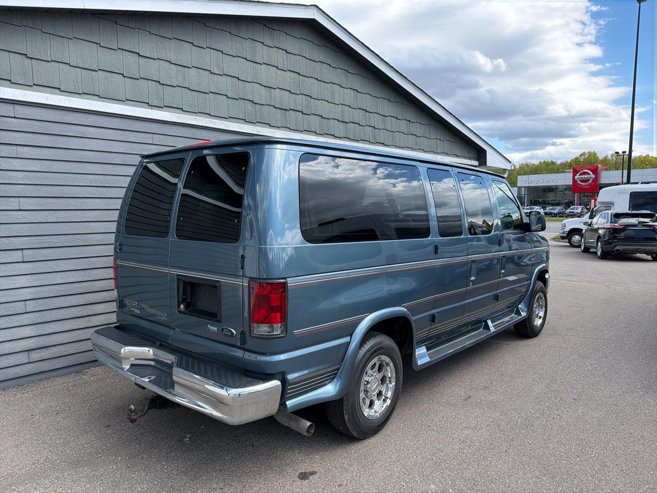 Ford E-Series Passenger Van  2014