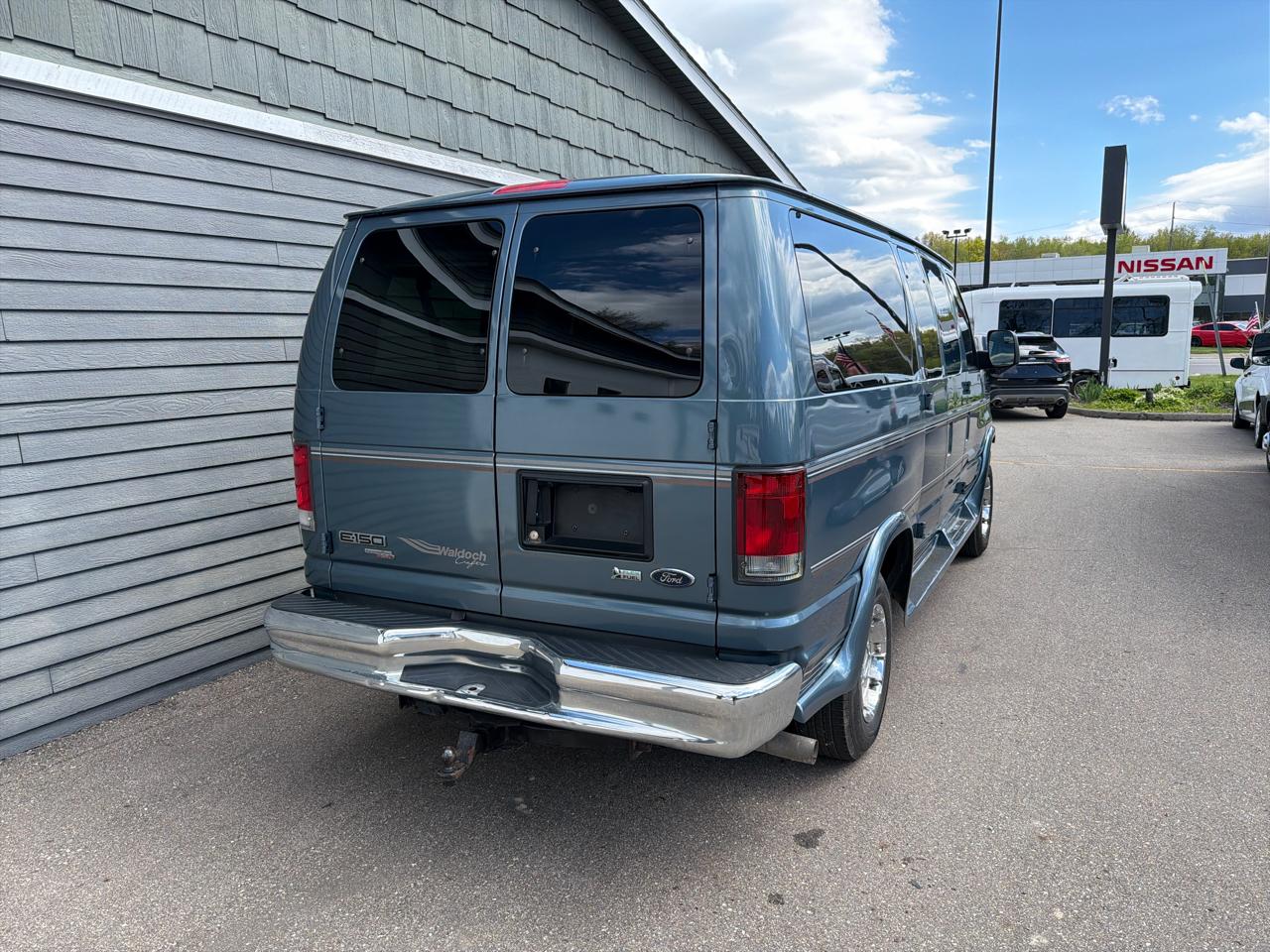 Ford E-Series Passenger Van  2014