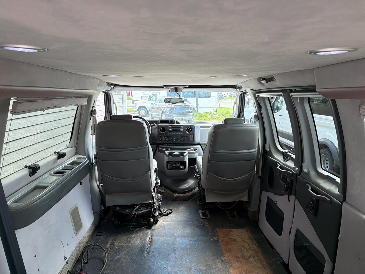 Ford E-Series Passenger Van  2014