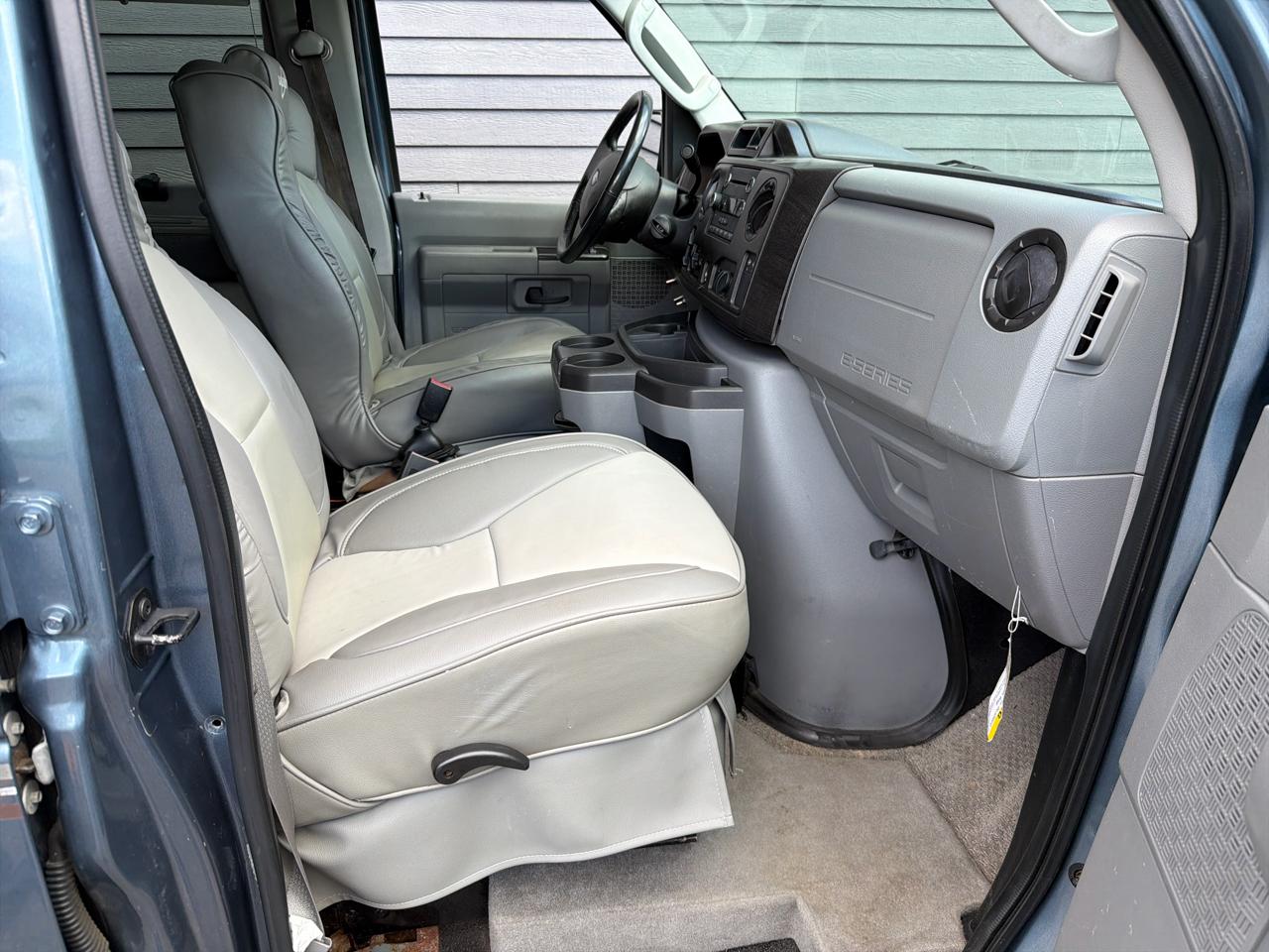 Ford E-Series Passenger Van  2014