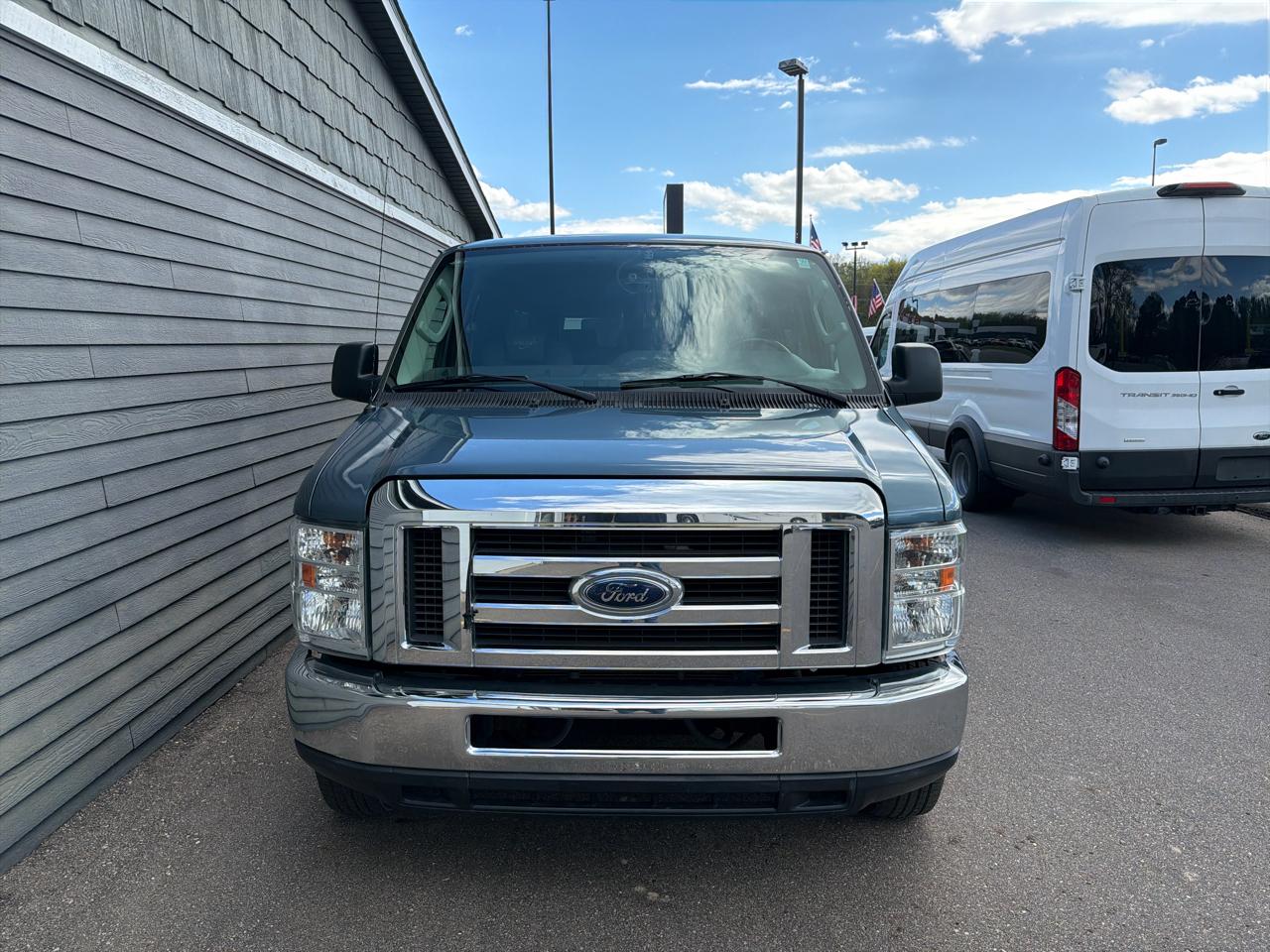 Ford E-Series Passenger Van  2014