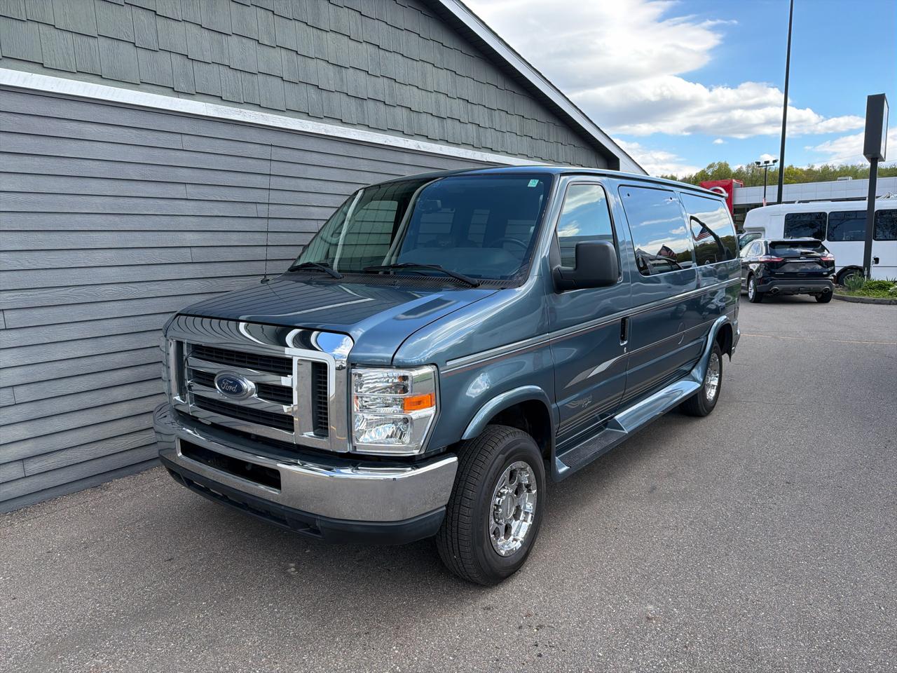 Ford E-Series Passenger Van  2014