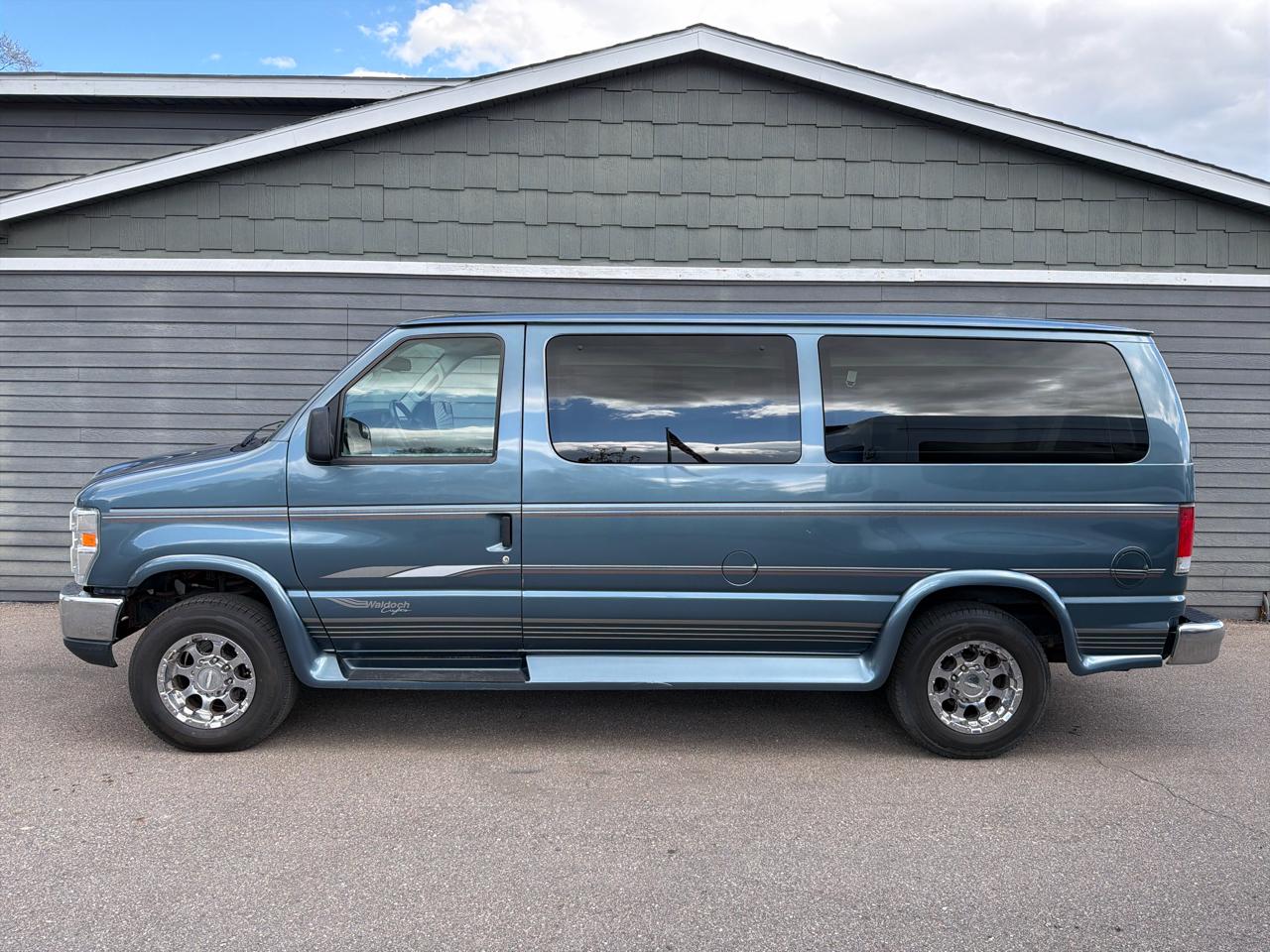 Ford E-Series Passenger Van  2014