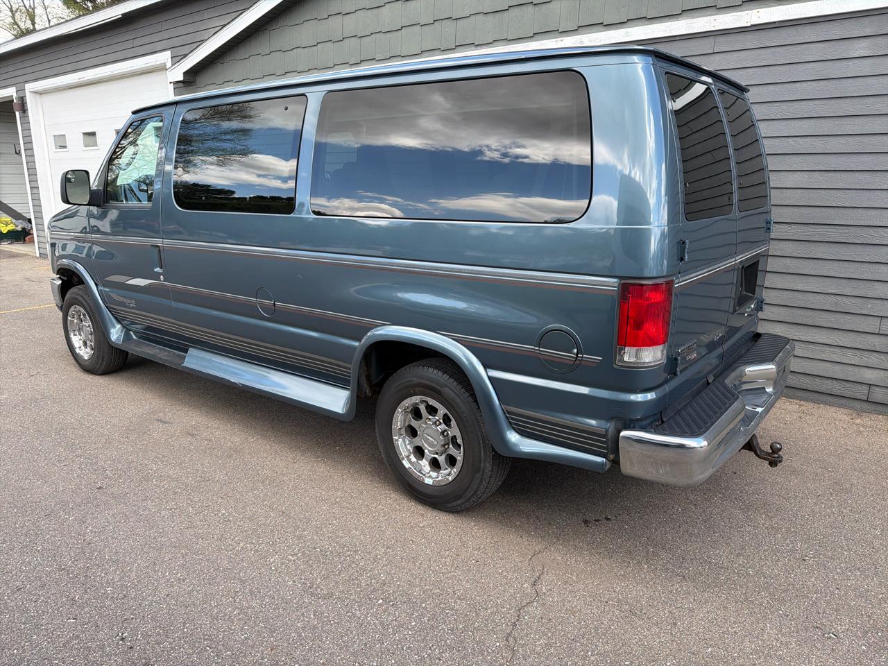 Ford E-Series Passenger Van  2014