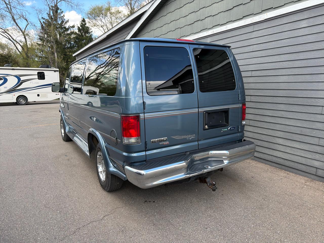 Ford E-Series Passenger Van  2014