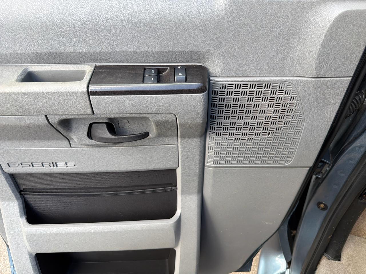 Ford E-Series Passenger Van  2014
