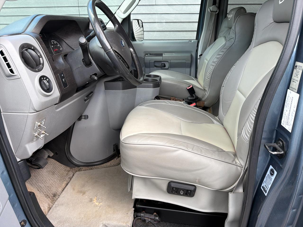 Ford E-Series Passenger Van  2014