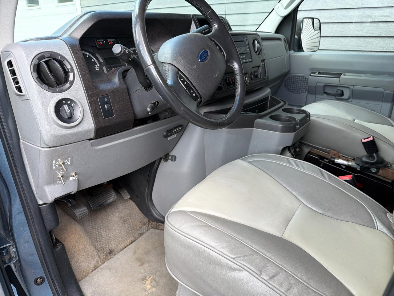 Ford E-Series Passenger Van  2014