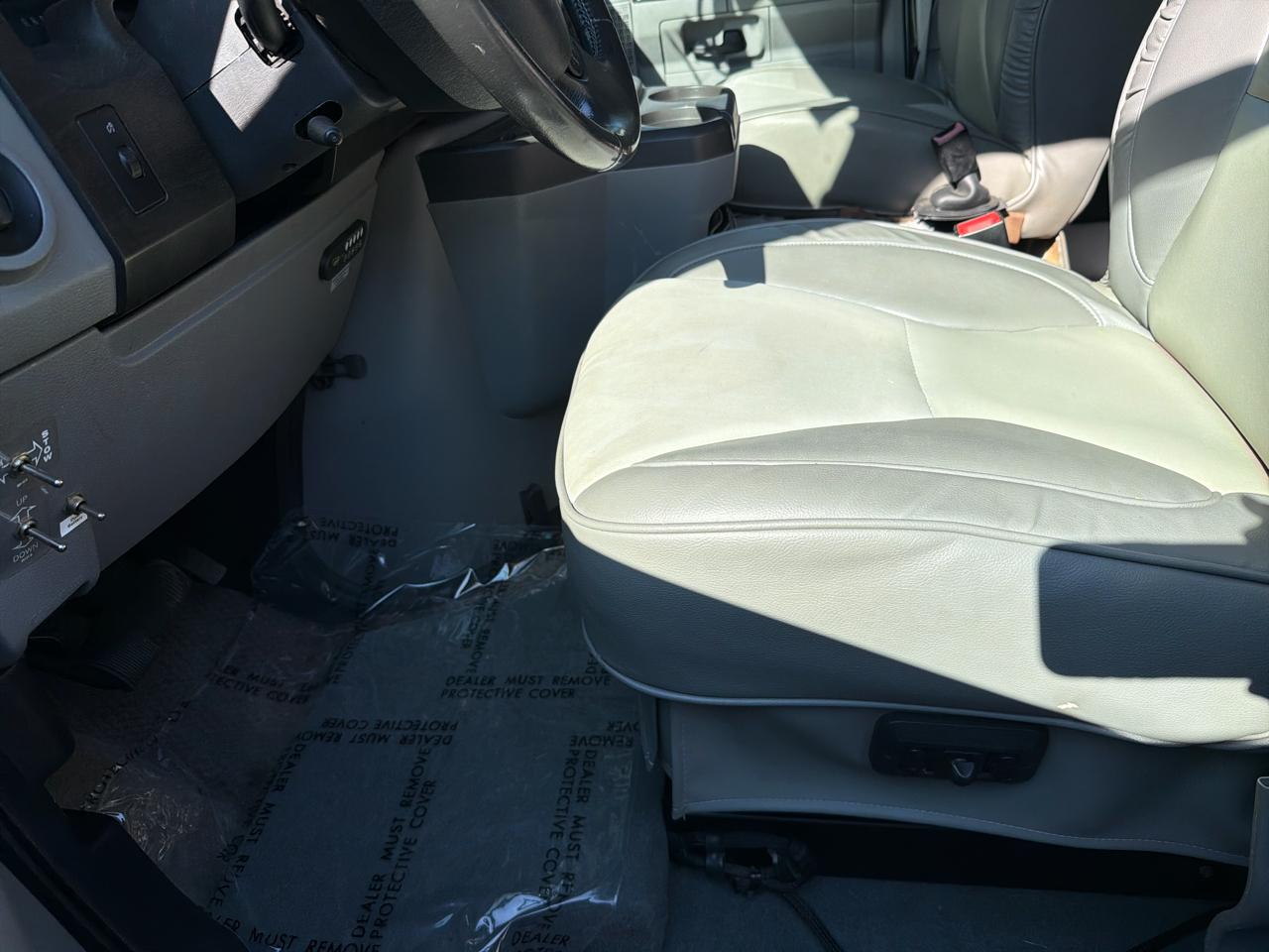 Ford E-Series Passenger Van  2014