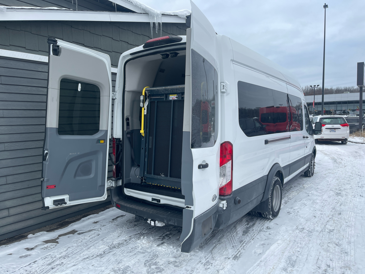 Ford Transit Passenger Wagon T-350 148" EL High Roof XL Sliding RH Dr DRW 2018