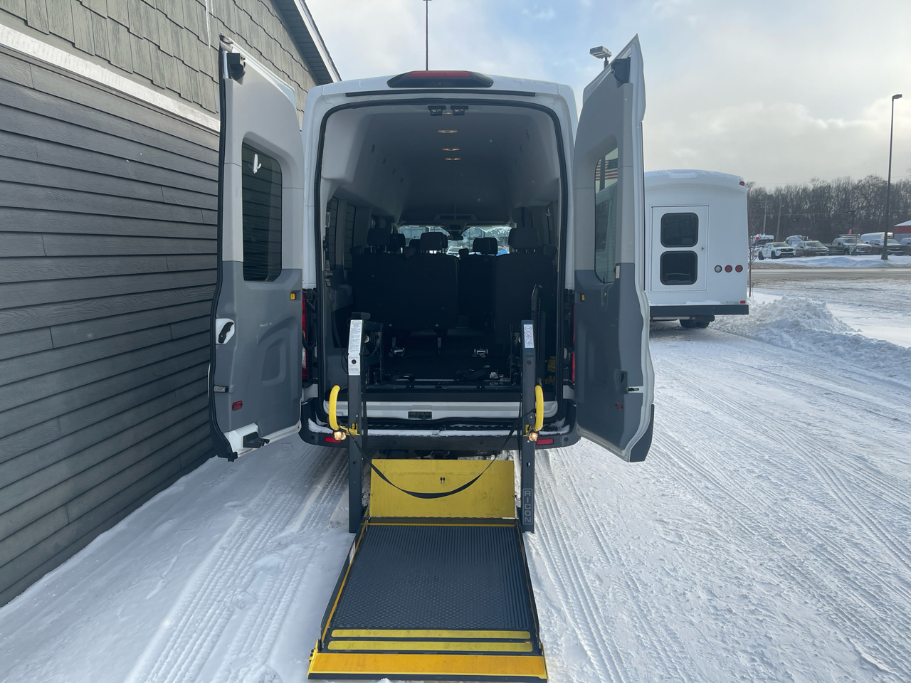 Ford Transit Passenger Wagon T-350 148" EL High Roof XL Sliding RH Dr DRW 2018