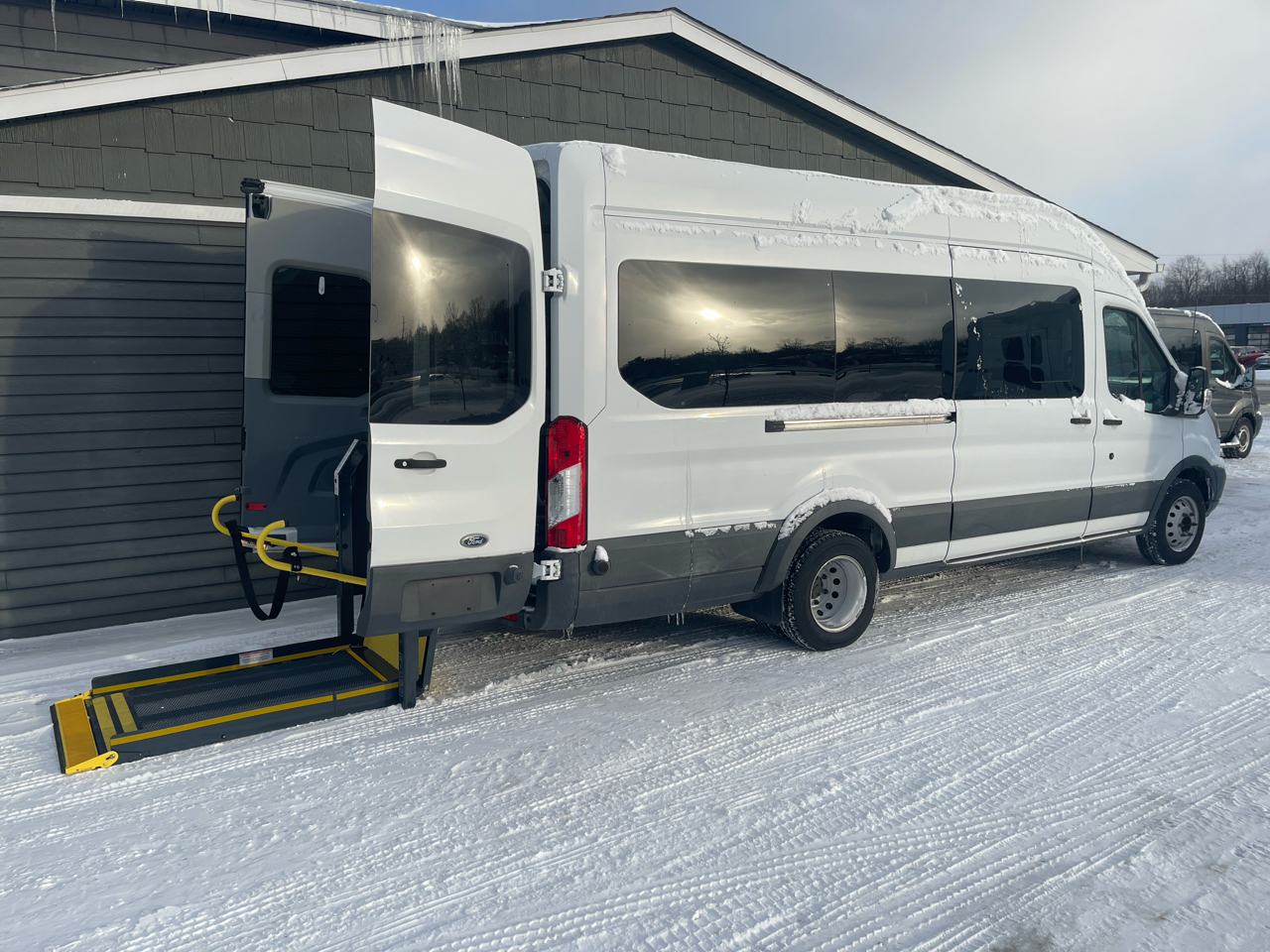 Ford Transit Passenger Wagon T-350 148" EL High Roof XL Sliding RH Dr DRW 2018