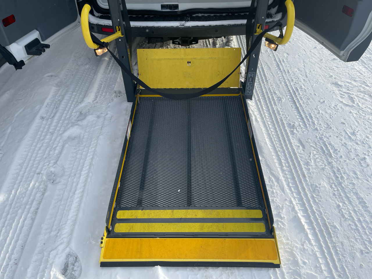 Ford Transit Passenger Wagon T-350 148" EL High Roof XL Sliding RH Dr DRW 2018