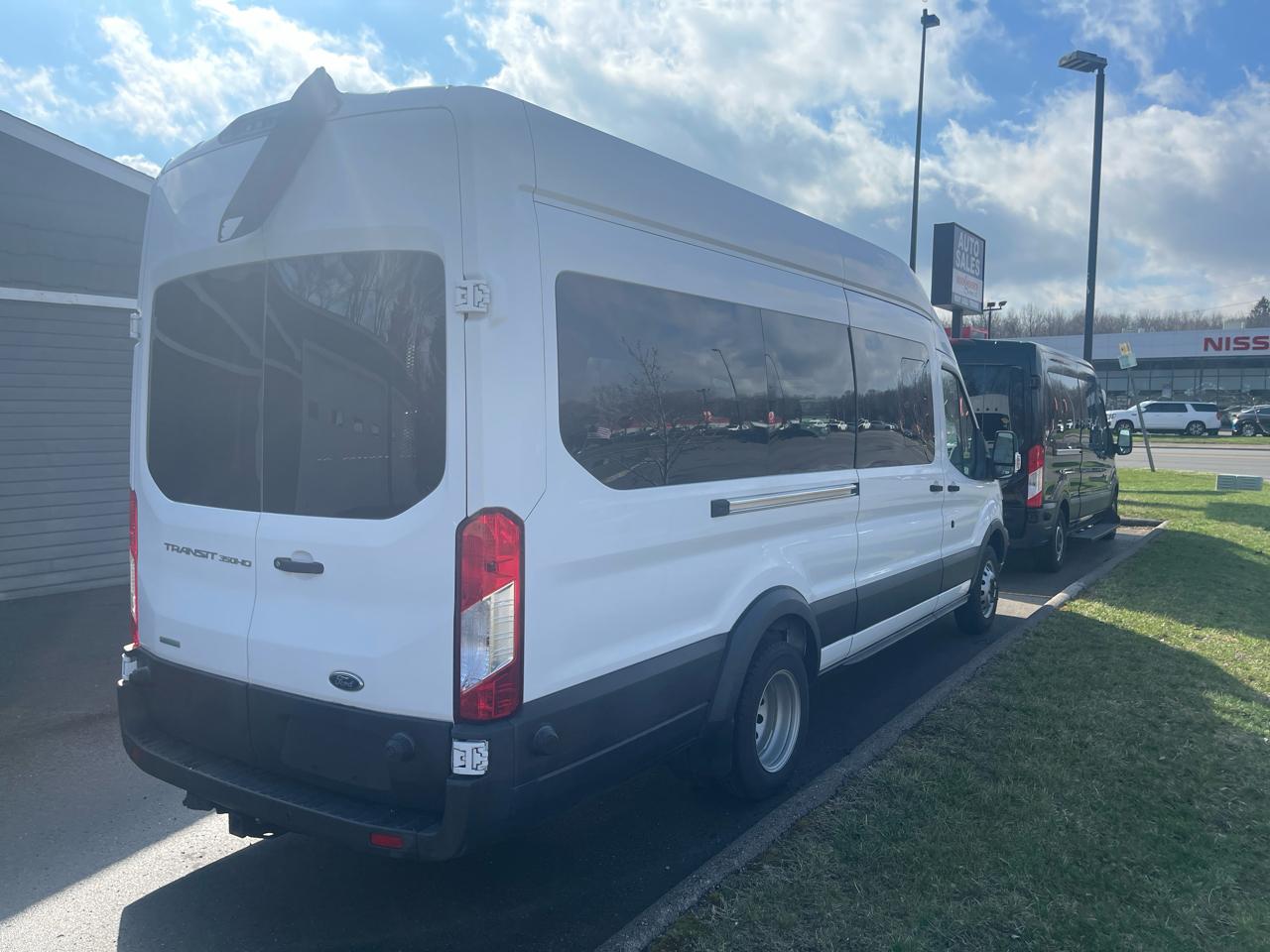 Ford Transit Passenger Wagon T-350 148" EL High Roof XL Sliding RH Dr DRW 2018