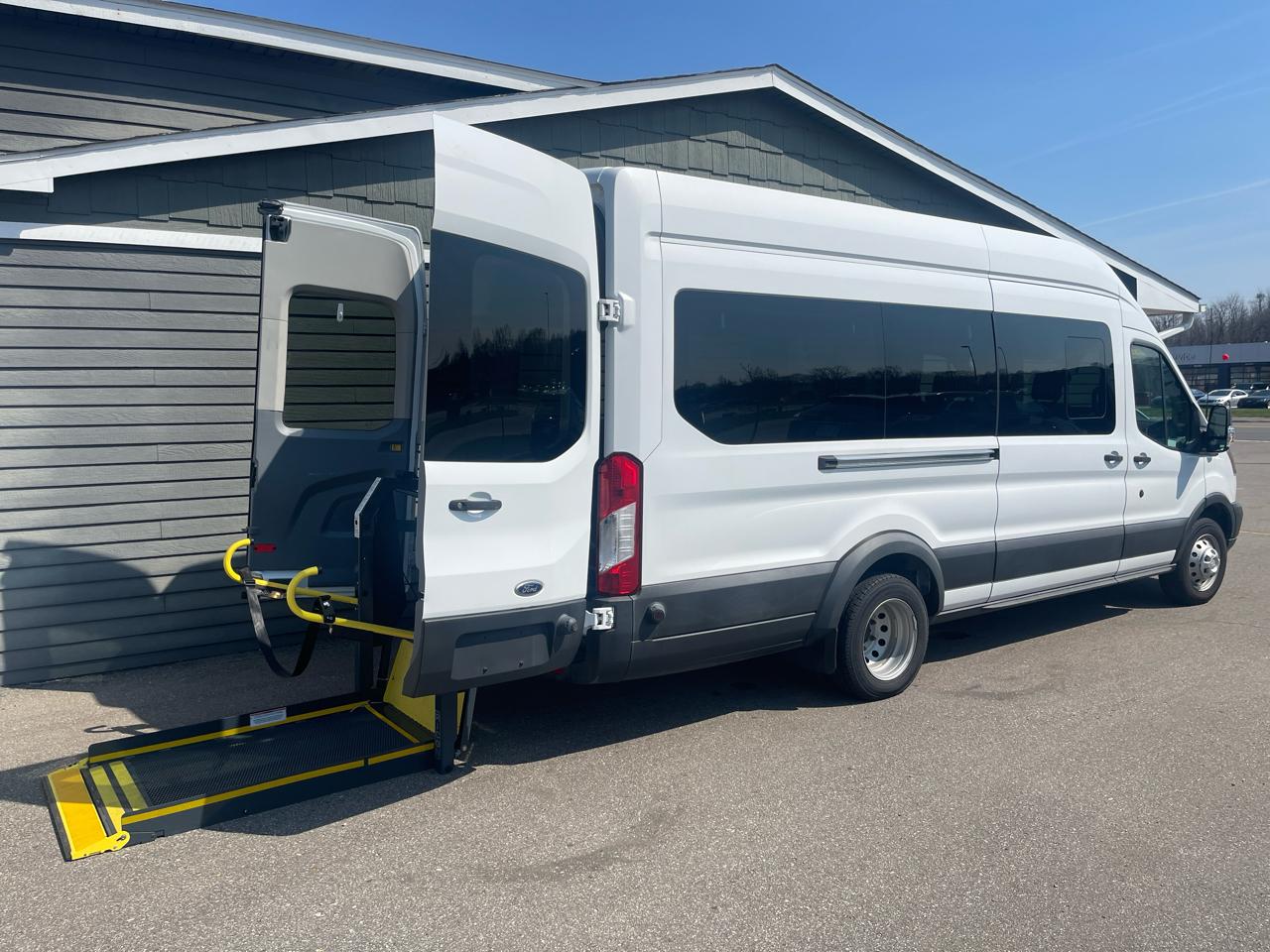 Ford Transit Passenger Wagon T-350 148" EL High Roof XL Sliding RH Dr DRW 2018