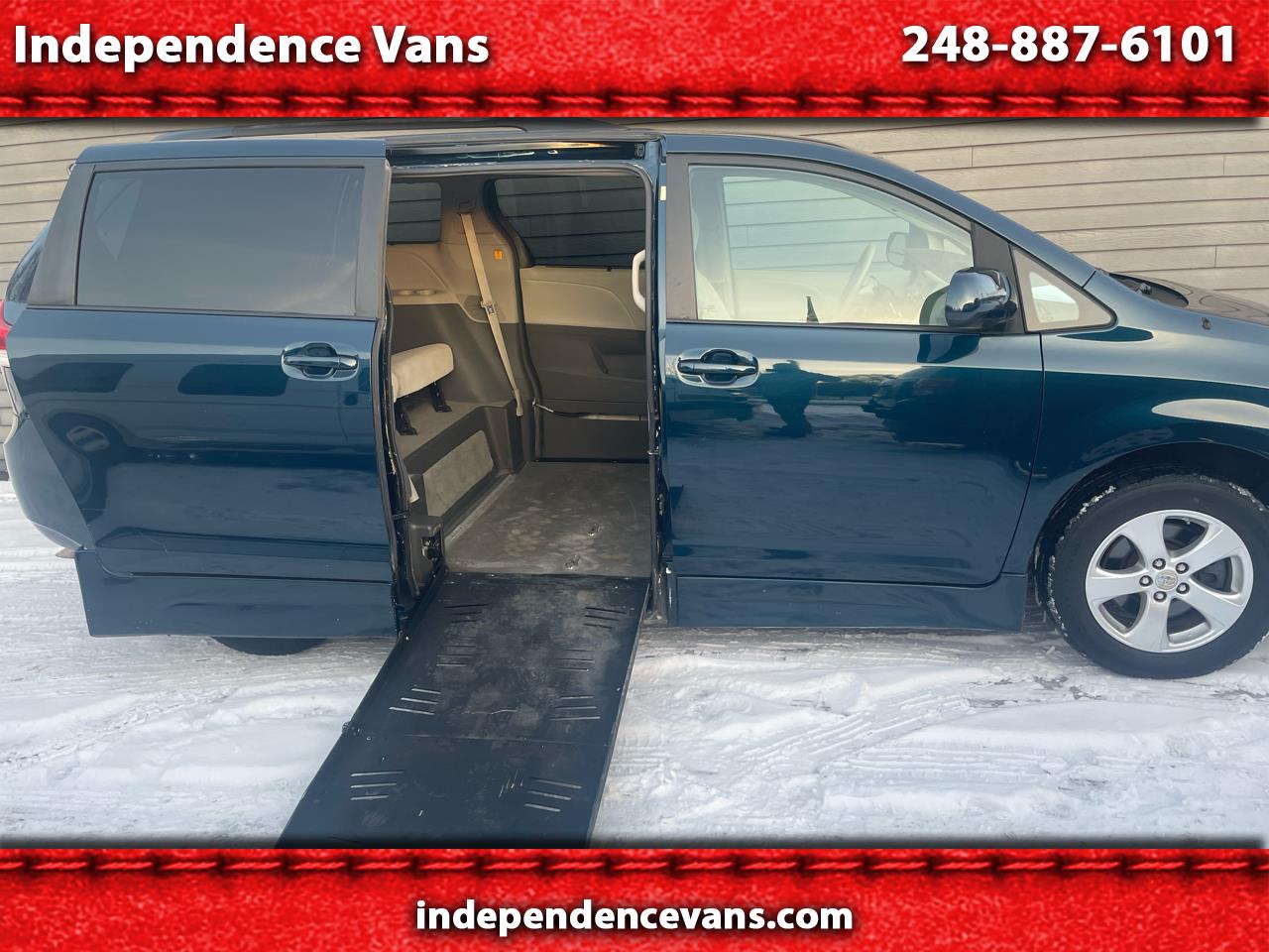 2012 Toyota Sienna 5dr 7-Pass Van V6 LE AAS FWD (Natl)