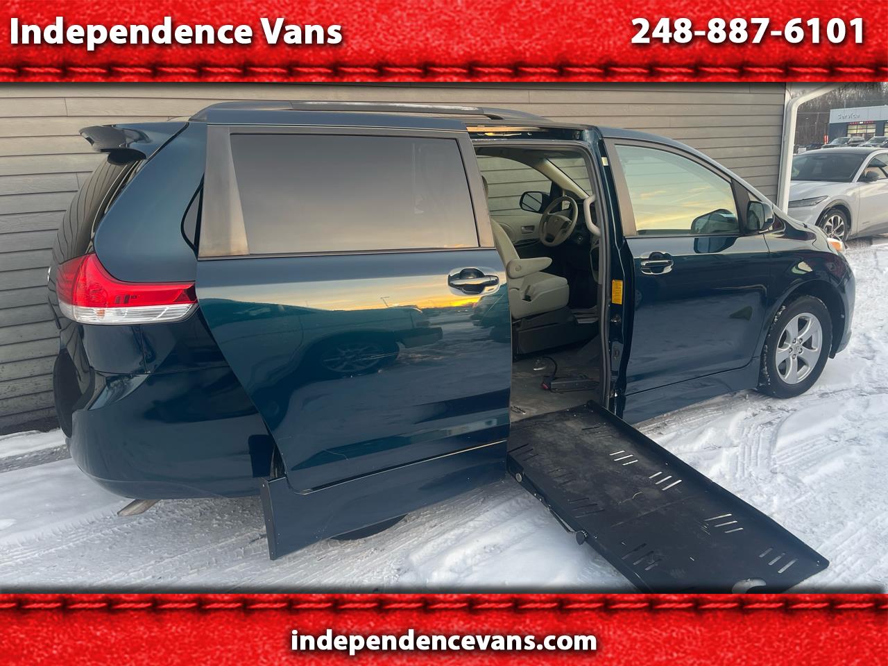 2012 Toyota Sienna 5dr 7-Pass Van V6 LE AAS FWD (Natl)