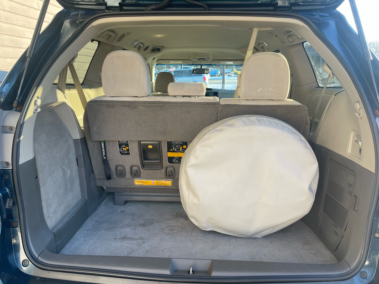 Toyota Sienna 5dr 7-Pass Van V6 LE AAS FWD (Natl) 2012