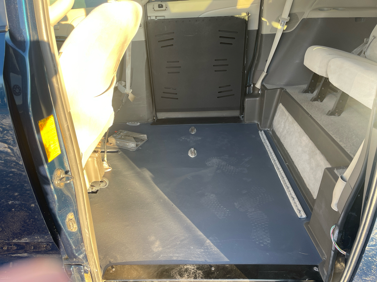 Toyota Sienna 5dr 7-Pass Van V6 LE AAS FWD (Natl) 2012