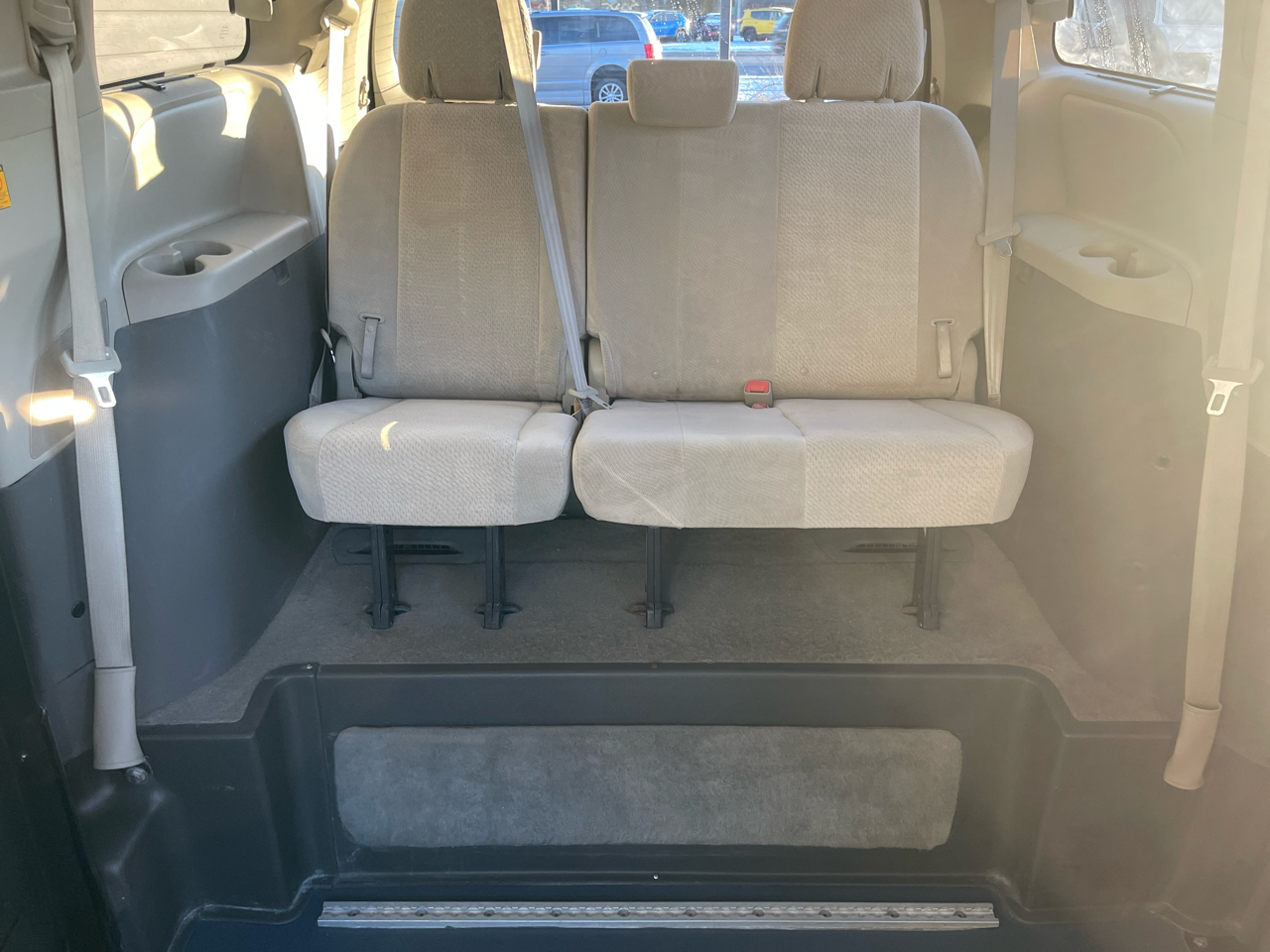 Toyota Sienna 5dr 7-Pass Van V6 LE AAS FWD (Natl) 2012