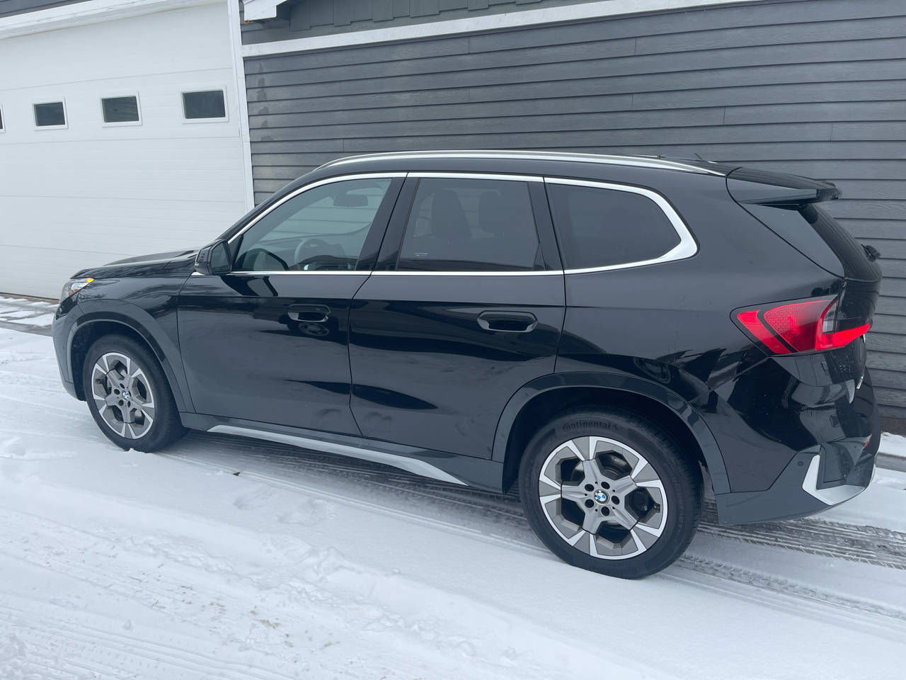 BMW X1 xDrive28i Sports Activity Vehicle 2025