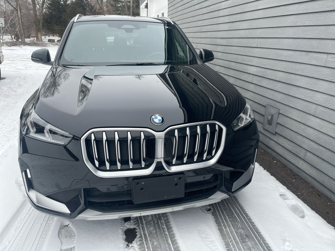 BMW X1 xDrive28i Sports Activity Vehicle 2025