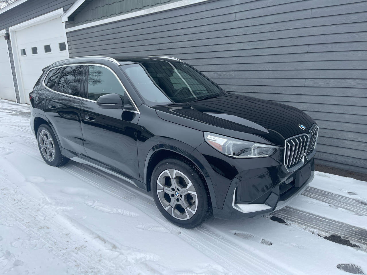 BMW X1 xDrive28i Sports Activity Vehicle 2025