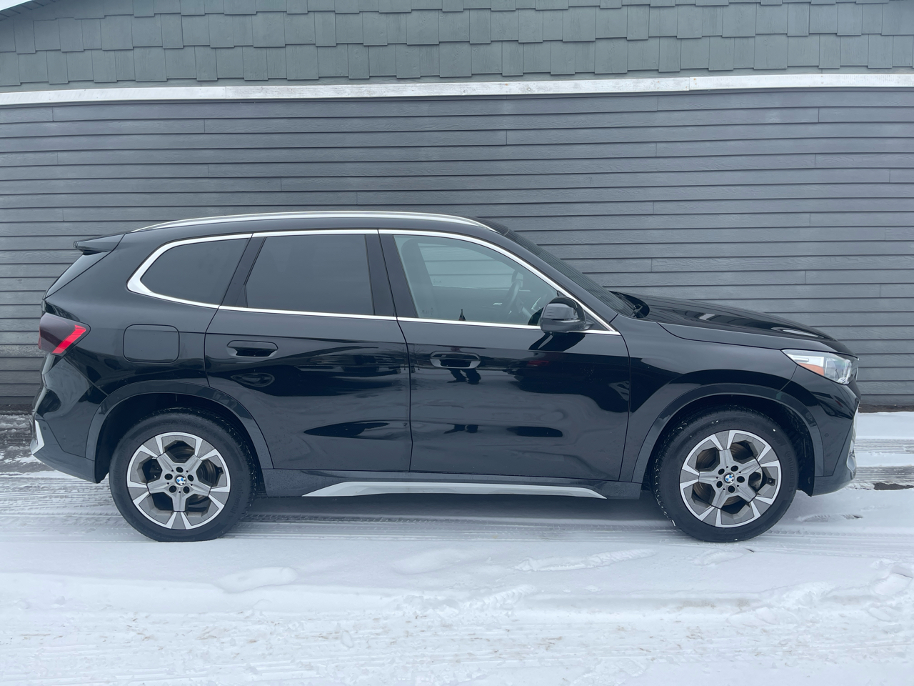 BMW X1 xDrive28i Sports Activity Vehicle 2025