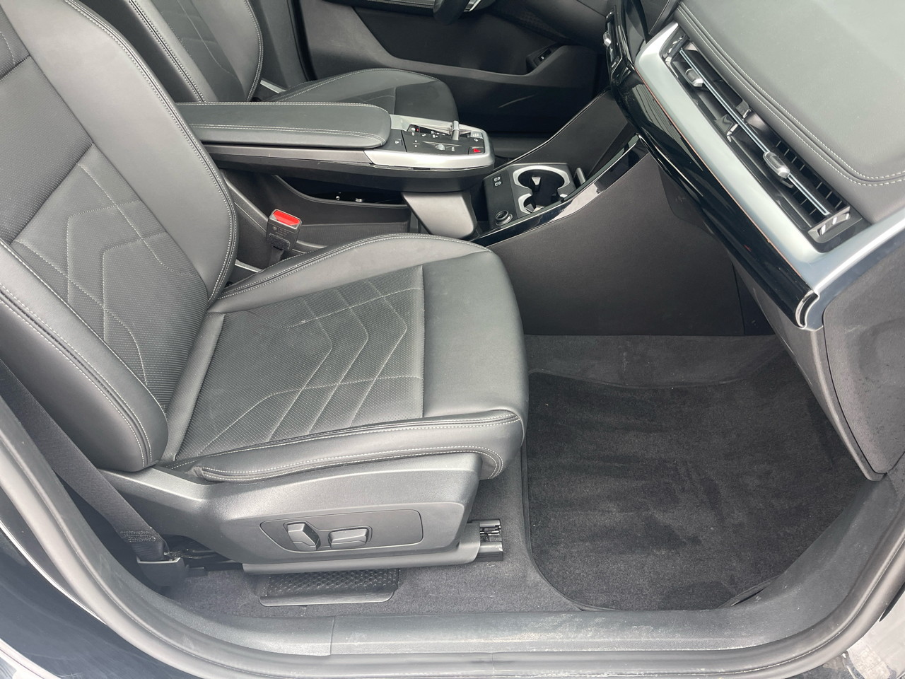 BMW X1 xDrive28i Sports Activity Vehicle 2025