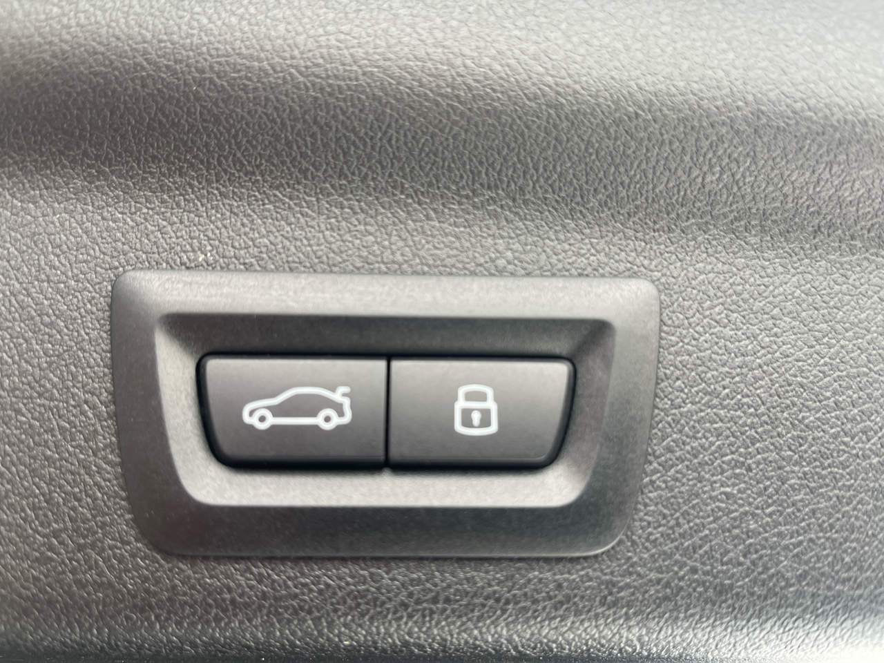 BMW X1 xDrive28i Sports Activity Vehicle 2025